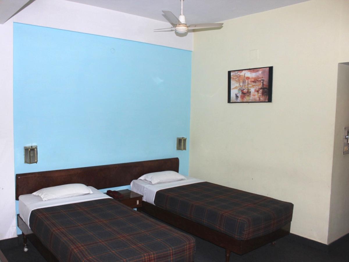 Gautam Hotel